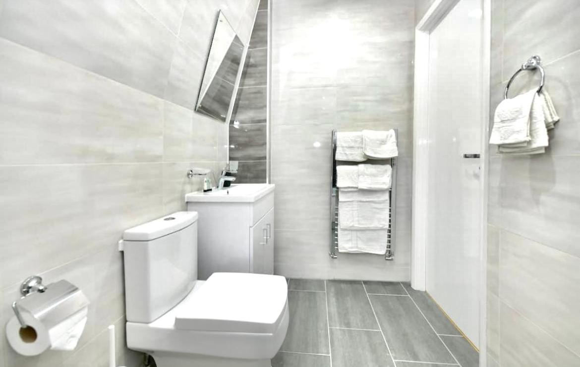 Lovely 2 Bedroom Serviced Penthouse Battersea Park Road London Exterior photo